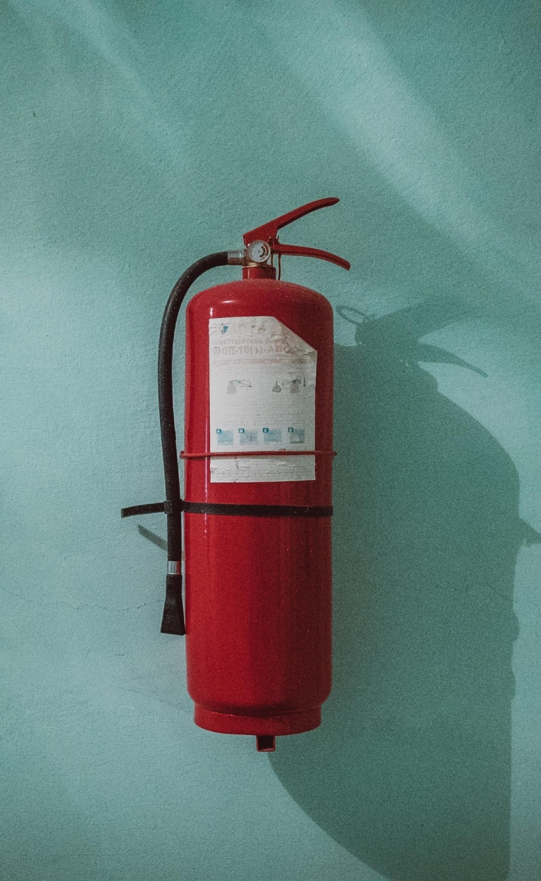 Het opladen van mobiele telefoons en fietsaccu's